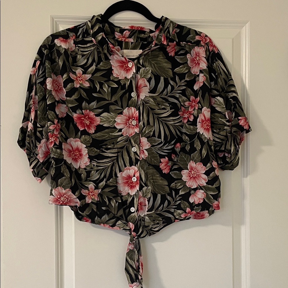 American Eagle - Pink Cropped Hawaiian Shirt with Tie-Front L